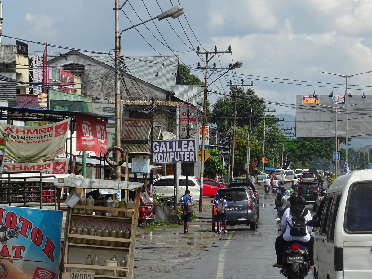 Jaringan Pasokan Logistik Senjata & Peluru