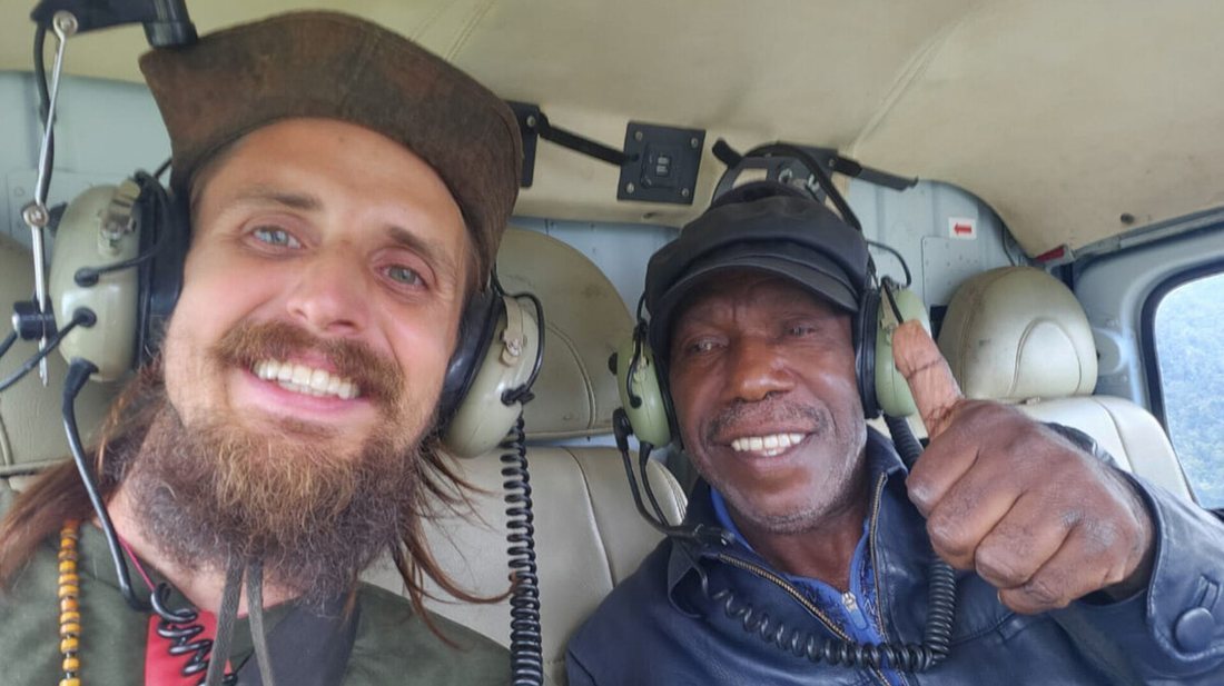 Swafoto Phillip Mehrtens di dalam helikopter pada 21 September 2024